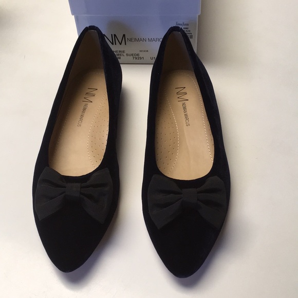 Neiman Marcus Dark Blue Suede Flats with Black Bow - Picture 2 of 11